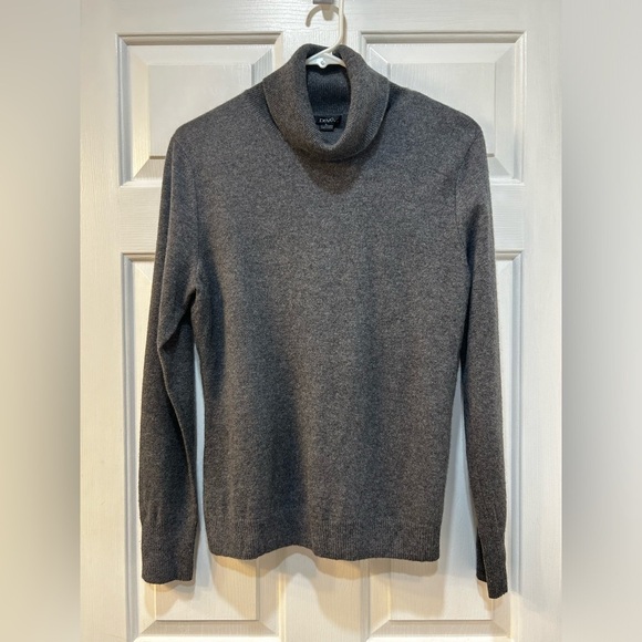 Prive Cashmere Sweater Women’s L Turtleneck Luxury Preppy Academia Holiday Cozy - Picture 1 of 8